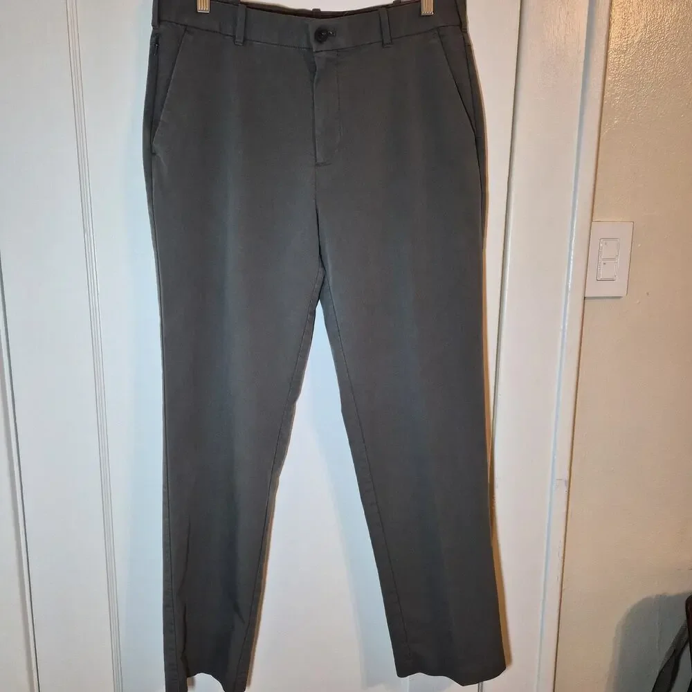 Izod Grey Chinos Mens 34x32 Flat Front Stretch Wrinkle Free